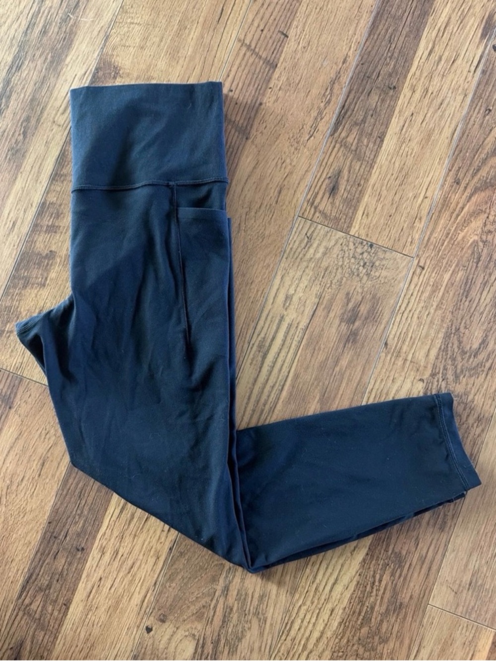 Athleta Black Salutation 7/8 Tights with Pocket
